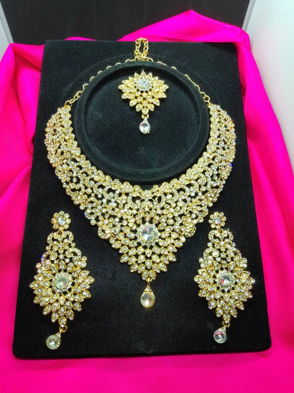 Elegant Bridal Necklace Set with Kundan Stones and Imitation Pearls