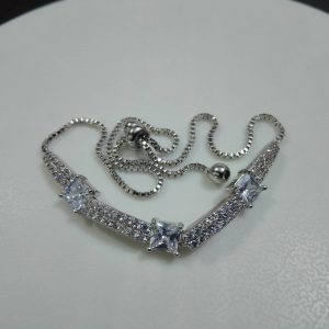 "Luxury Diamond Bracelet in 18K White Gold, Chain & Link Style"