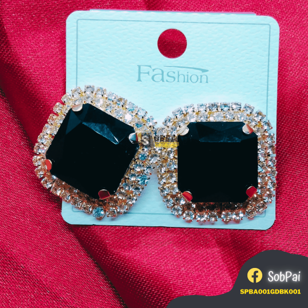 Customizable Gold Stud Earrings with Sparkling Cubic Zirconia"